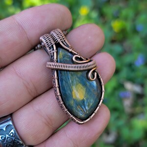 Nellite wire wrapped pendant