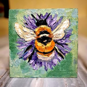 Pintura de abejorro Pintura al óleo Imagen de flor de abejorro Pintura original Pintura pequeña Arte de abeja Cartón 6\6 in