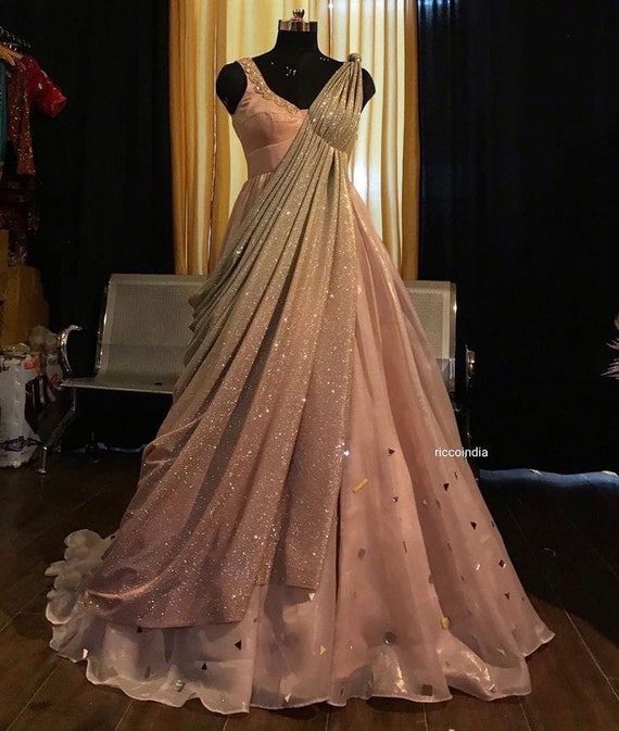Ricco on Instagram: “Ending year 2019 on a high and looking forward to a  sparkling New Year! #cu… | Red bridal dress, Designer bridal lehenga, Indian  bridal outfits