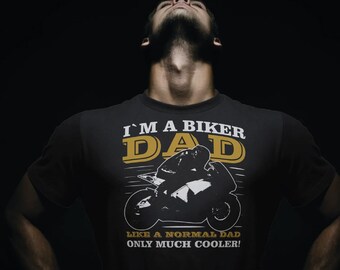 Fantastica clipart di un papà motociclista, grafica per magliette da papà motociclista, design da motociclista. Divertente motociclista. Sono un papà motociclista come tutti gli altri, solo molto più figo!