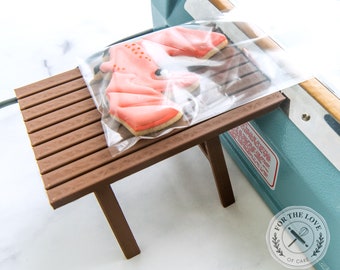 Cookie heat sealer table