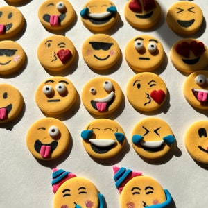 Emoji High Five Pou Smiley Face Edible Cake Topper Image ABPID22030