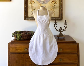 White Vintage cotton Apron for women, Retro embroidered apron, 1940s French Maid apron.