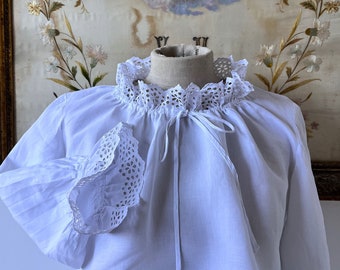 Blusa recortada de lino blanco antiguo con manga larga, blusa de encaje eduardiano para niña, camisa victoriana, traje histórico.