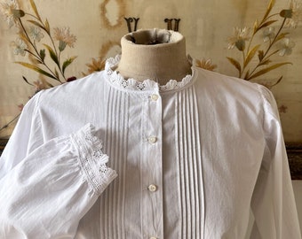 Blusa recortada de algodón blanco antiguo con manga larga, blusa de encaje eduardiano para niña, camisa victoriana, traje histórico.