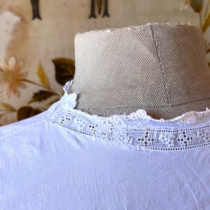 Chemisier ancien en coton blanc à manches longues, chemisier en dentelle édouardienne pour fille, chemise victorienne, costume historique. image 8