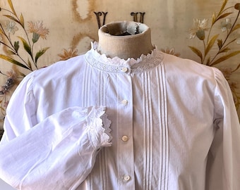 Antique white cotton cropped blouse with long sleeve, Edwardian lace blouse for girl, Victorian shirt, Historical costume.