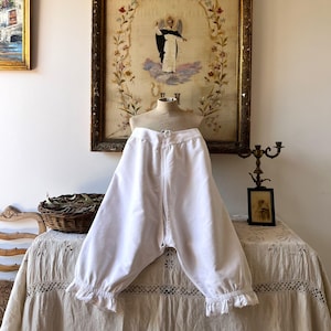 Bloomer antique en coton blanc fendu pour l'hiver, sous-vêtements édouardiens pour femmes, pantalons vintage, costume historique.