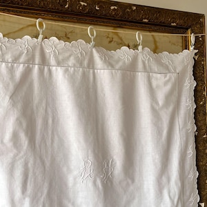 Antieke Franse kussensloop met borduursel, witte katoenen kussensloop met monogram, Franse landelijke kussensloop.