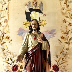 Selten. Große antike Jesus Christus Statue, Sacred Heart Jesu Kreideskulptur, 67 cm, katholische Skulptur für Hausaltar.