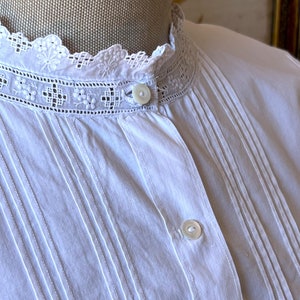 Chemisier ancien en coton blanc à manches longues, chemisier en dentelle édouardienne pour fille, chemise victorienne, costume historique. image 6