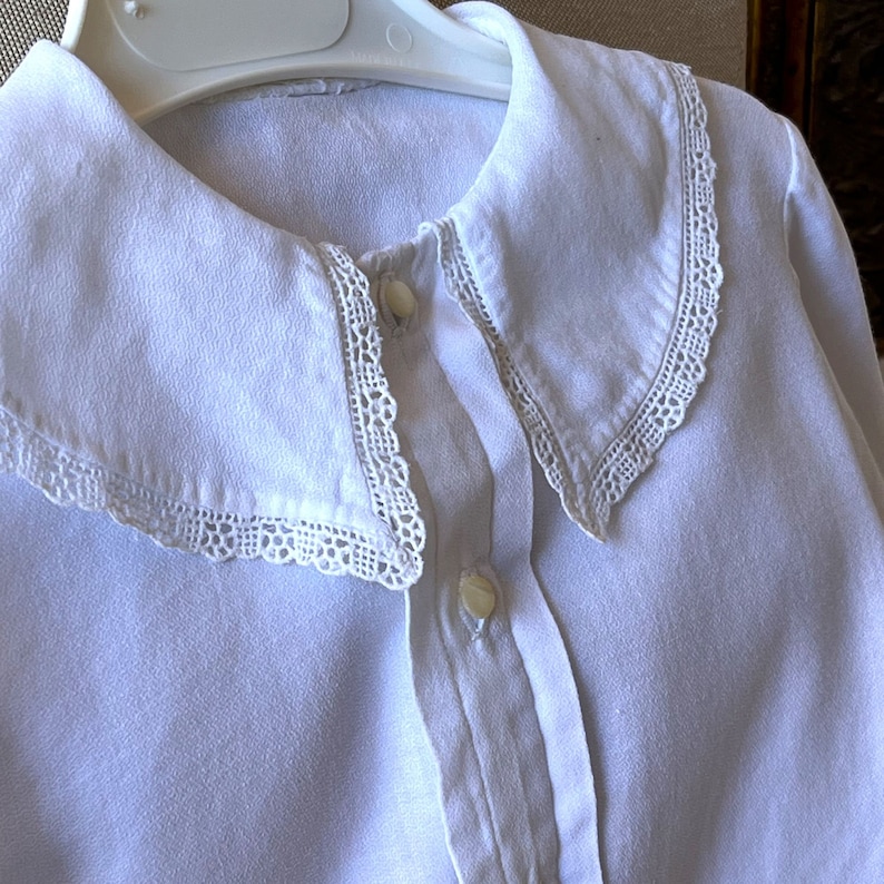 Antique white cotton cropped blouse with long sleeve, Edwardian Peter Pan Collar lace blouse for girl, Victorian shirt, Historical costume. zdjęcie 6