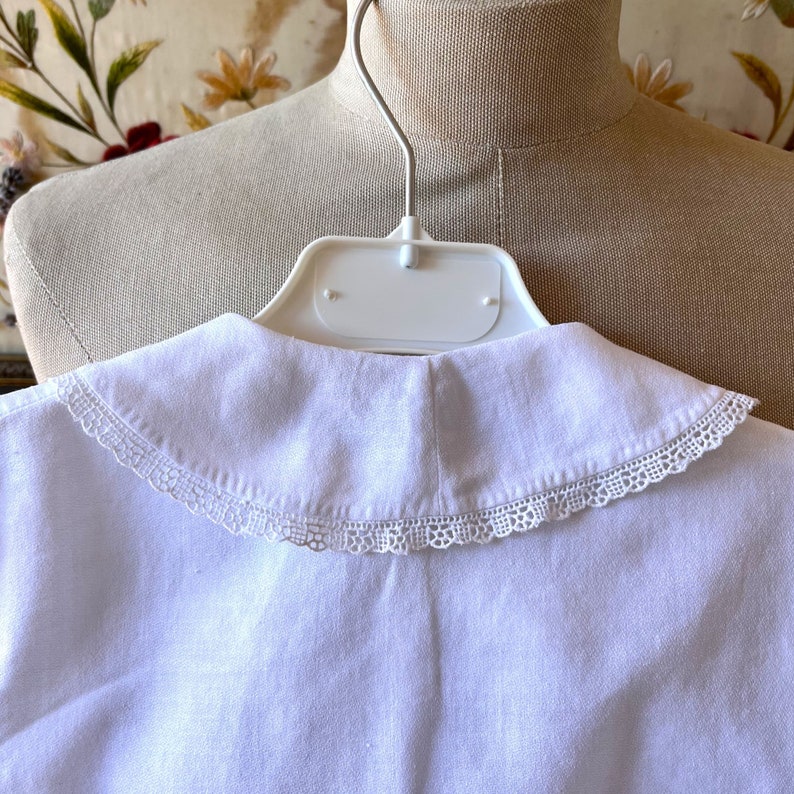 Antique white cotton cropped blouse with long sleeve, Edwardian Peter Pan Collar lace blouse for girl, Victorian shirt, Historical costume. zdjęcie 7