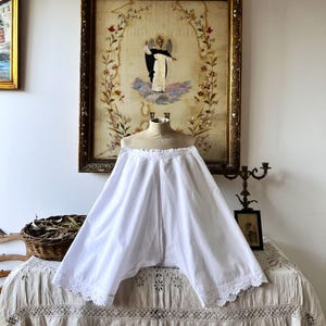 Antique white cotton spllit leg Bloomers with lace, Edwardian Ladies Underwear, Vintage Trousers, Historical costume.