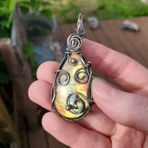Green-yellow Labradorite Tri-Swirl Pendant - Copper Wire Wrapped Elven Pendant Handmade Jewelry Necklace