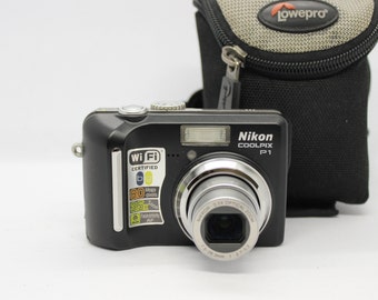 Y2K Digital camera Nikon Coolpix P1 / digital camera 2000s