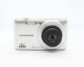 Y2K Digital camera Olympus D-700 (VG-110) / 2000s digital camera