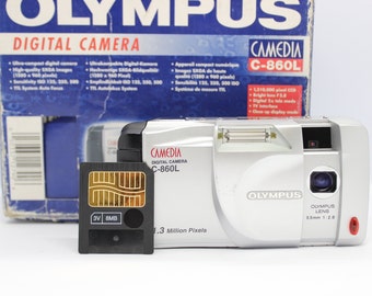 Y2K Digital camera Olympus C-860L in original package