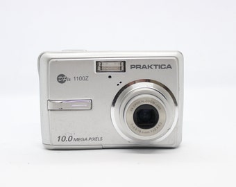 Y2K Digital Camera Praktica 1100Z / 2000s digital camera