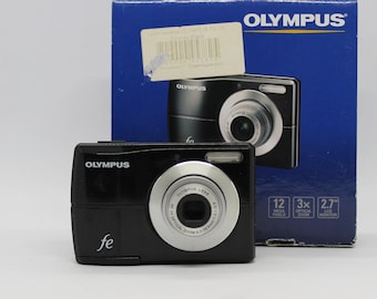 Y2K Digital camera Olympus FE-26 / 2000s digital camera