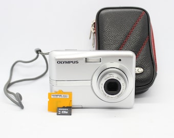 Y2K Digital camera Olympus FE-25 / digital camera 2000s