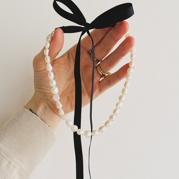Pearl black ribbon choker, Freshwater pearl choker, Real Pearl necklace with black bow, Vintage statement choker, Black satin bow choker