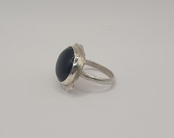 Black Onyx ring with hammered band, Size 7 3/4, Handmade Sterling Silver