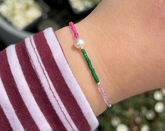 GLASS SEED BEAD bracelet on elastic string. Colourful jewelry / bracelet. Summer friendship bracelets. Pink, green and purple beads.