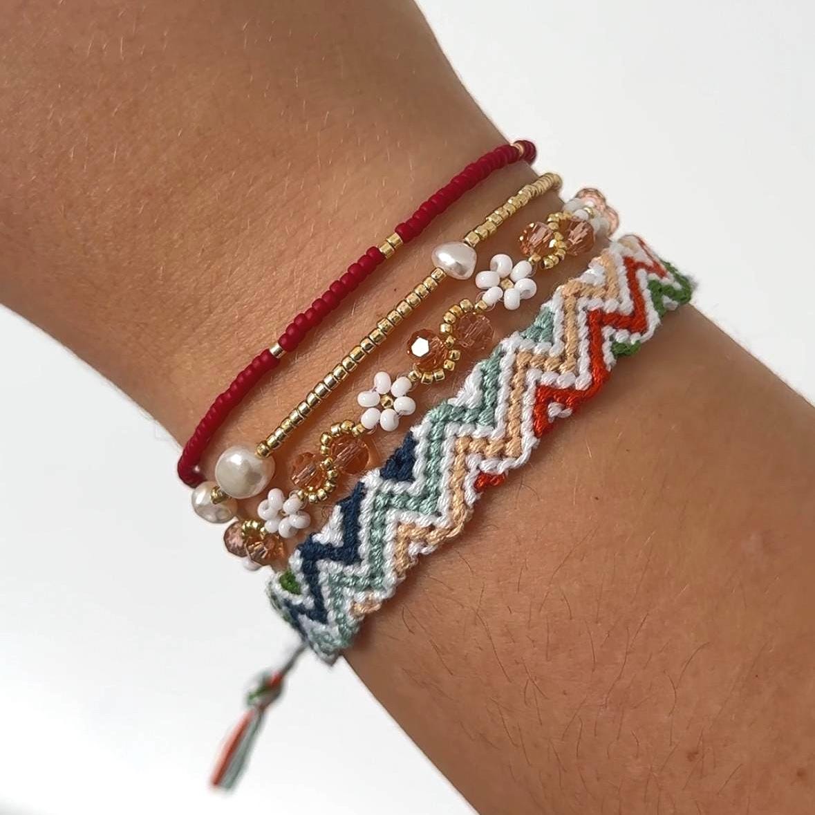 ZIGZAG FRIENDSHIP BRACELET. Embroidery Thread Tie on