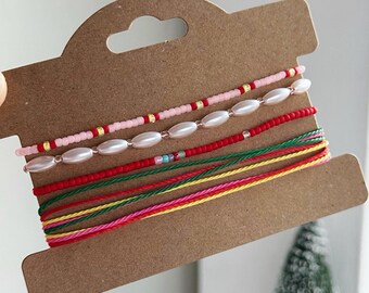 BEAD BRACELET SET of 4. Red and pink Friendship bracelets. Glass seed beads. Faux pearl beads. Summer jewelry. Bracelet stack. SpudStyle