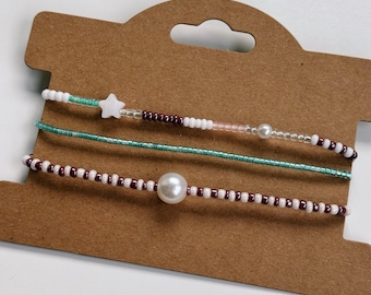 STAR BRACELET SET of 3. Mother of pearl star. Friendship bracelets. Glass seed beads. Pearl bead. Bracelet stack. SpudStyle jewellery