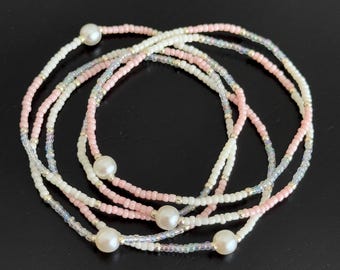 GLASS SEED BEAD bracelet on elastic string. Summer friendship bracelets. Elegant white, pastel pink & iridescent beads. Wedding favor ideas