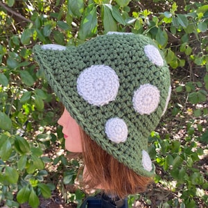 Amanita Hand Crochet Hat / Mushroom / Muscaria / Witchy Style Vibes / Bucket Hat / Mushroom Bucket Hat / Hippie / Goblin Core / Forest Green