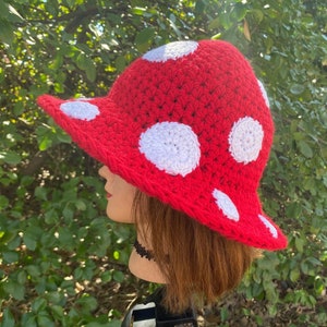 Amanita Hand Crochet Hat / Mushroom / Muscaria / Witchy Style Vibes / Bucket Hat / Mushroom Bucket Hat / Hippie / Goblin Core / Red