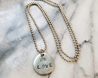Regenbogen Liebe Ananas Hand-Stamped Charm Halskette