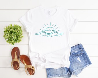 Sea La Vie T-Shirt | Beach Vibes | Boho Beach Shirt | Beach Vacation Shirt | Beach Lover Gift | Ocean Lover | Summer Vacation Shirt