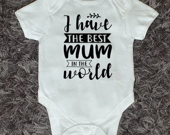Meilleure maman au monde Baby Vest | Première fête des mères | Cadeau de fête des mères | Nouveau baby | Maman | Maman | | personnalisés Irlande | Irlandais
