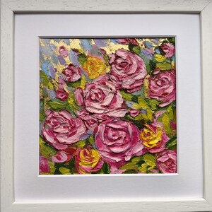 Rosas originales enmarcadas, empastado de rosas rosadas, pintura al óleo de rosas florecientes, naturaleza muerta botánica, obra de arte texturizada, regalo para ella