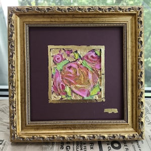 Flor abstracta original enmarcada, empasto floral dorado, obra de arte de rosa rosa, arte mural abstracto, bodegón, arte floral texturizado, regalo moderno
