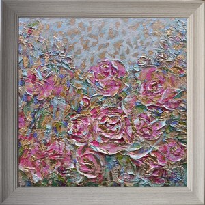 Rosas pálidas originales enmarcadas, flores de rosas rosadas empastadas, pintura al óleo de rosas florecientes, naturaleza muerta neutra, obra de arte texturizada, regalo para ella