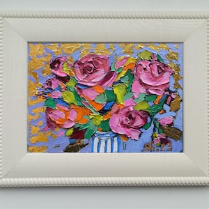 Rosas rosadas originales enmarcadas, pintura de flores en flor, naturaleza muerta empastada, arte fino con flores texturizadas, peonías hechas a mano, arte floral abstracto