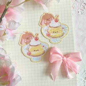 Autocollant découpé en vinyle holographique Pudding | Grand sticker déco japonais pour goûter et dessert, sticker découpé avec des matrices, illustration kawaii HunnysStudio