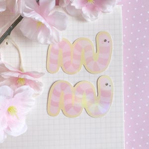 Adesivo fustellato olografico a forma di verme Wilbur / adesivo olografico in vinile individuale, simpatico verme rosa, mini bestia, insetto, kawaii, adesivo per bottiglia d'acqua per laptop
