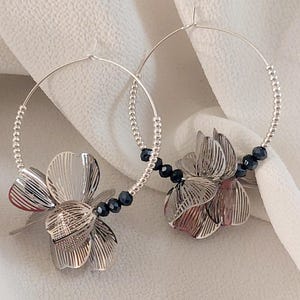 Silver plated creoles with pearls and filigree petals