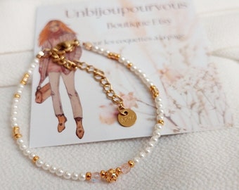 Bracelet minimaliste en perles nacrées blanches