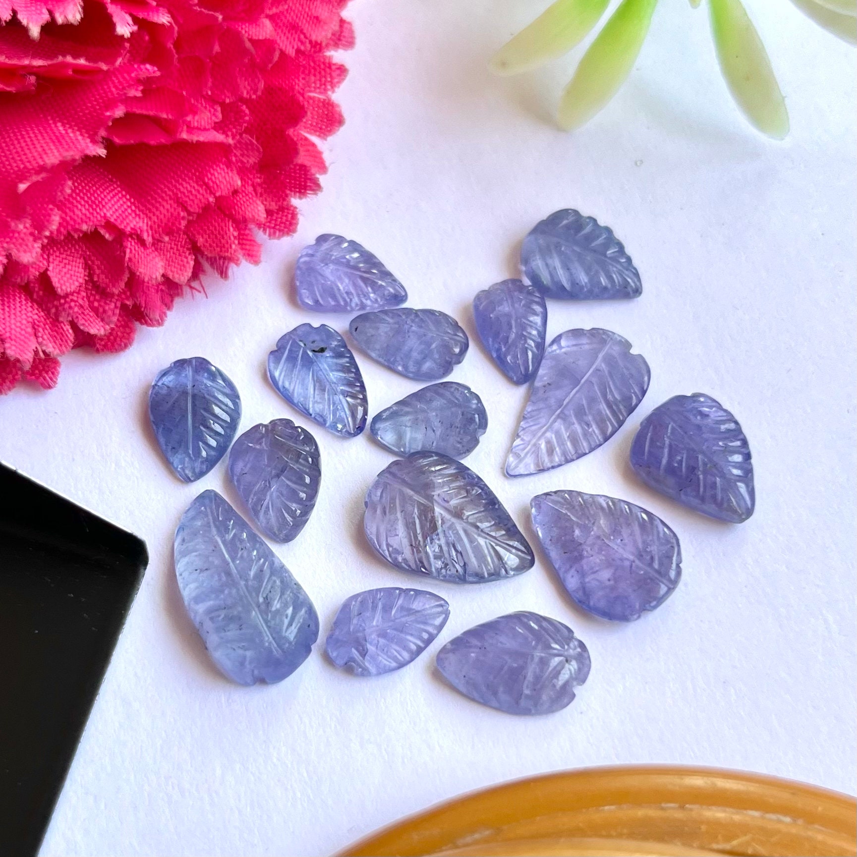 Natural Tanzanite Leaf Carvings 9mm-16mm 15Pieces Set, Reasonable Tanzanite gemstone Leaf hand carved For Jewelry making