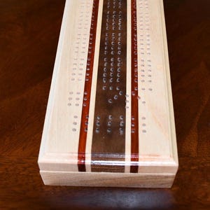 Tablero de cribbage de madera dura hecho a mano