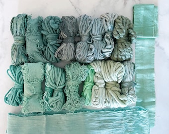 Weaving Fibre Bundle Mint and Teal, chunky bulky wool yarn, weaving fibre kit, aqua merino pencil roving, art yarn, fibre pack