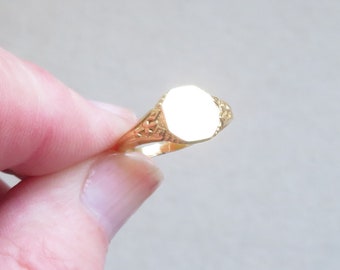 Vintage Rolled Gold Signet ring - old new stock - 1950s - aesthetical design - size N 1/2