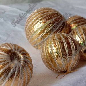 Paquete de 12 piezas de bolas redondas doradas con encaje Gota, bolas de plástico para manualidades, envolturas de Gota, fabricación de guirnaldas, fabricación de joyas, decoraciones indias